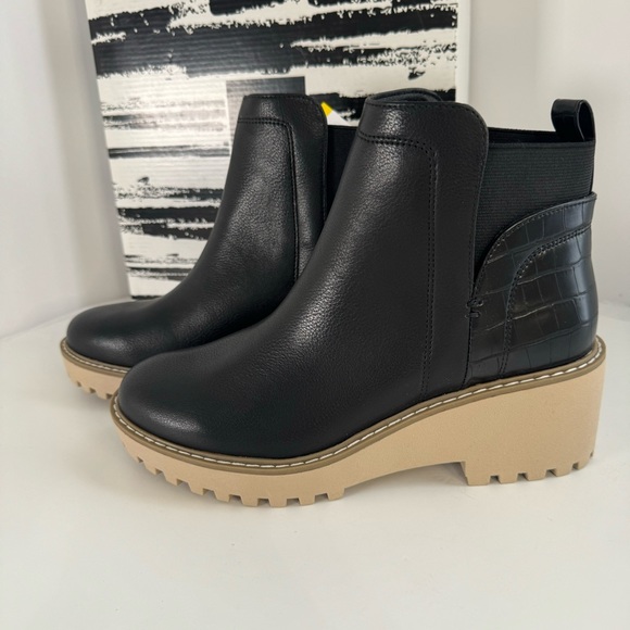 Dolce Vita Chelsea Rancher boots, size :8, black. *WILL NOT COME IN BOX. - Picture 12 of 16